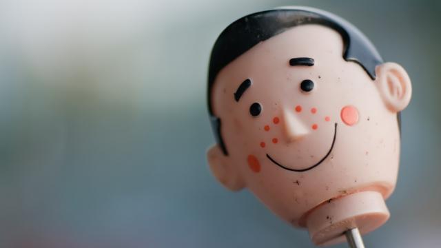 العناية بالبشرة الجافة والحساسة