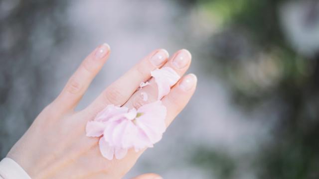 خطوات تنظيف البشرة الدهنية