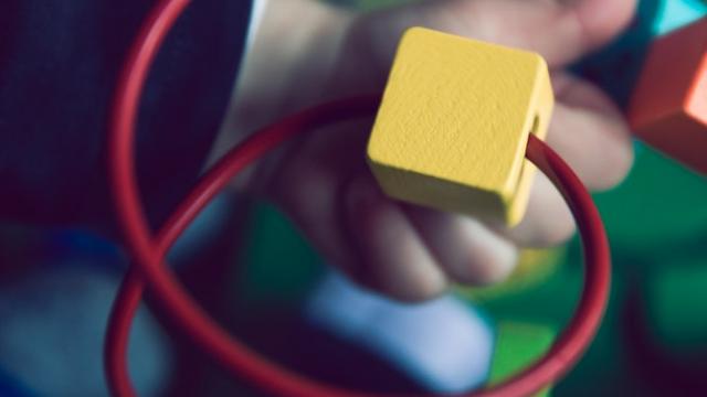 كيف احافظ على شعر طفلتي